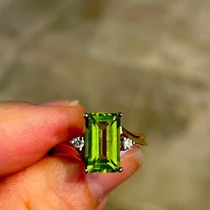 Peridot & Diamond ring 14k gold